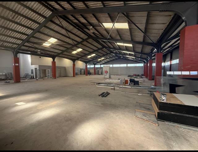 1,900M² WAREHOUSE TO LET IN PAARDEN EILAND